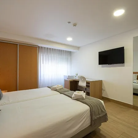 3 3* São João da Madeira