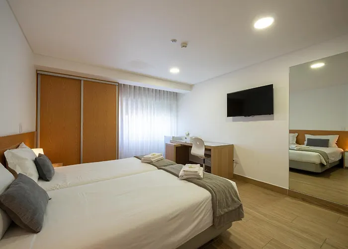 3 3* São João da Madeira